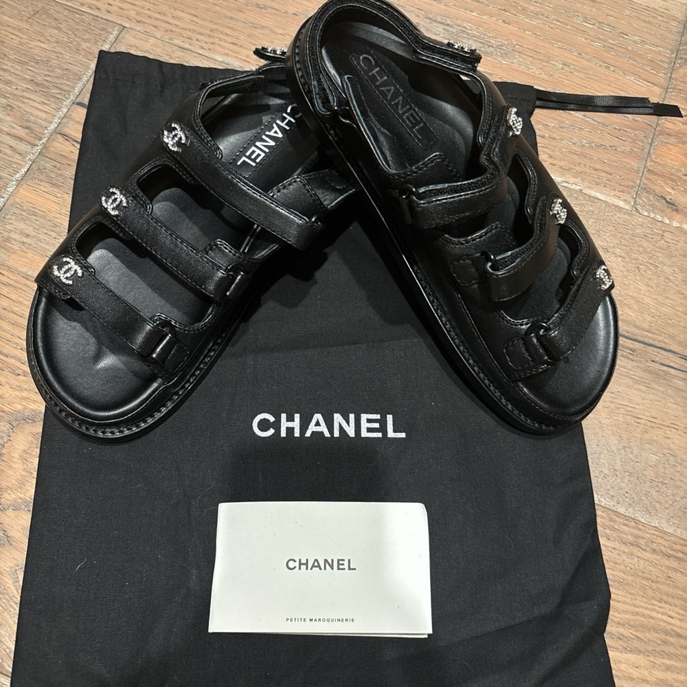 CHANEL Elegant Black Leather Sandals